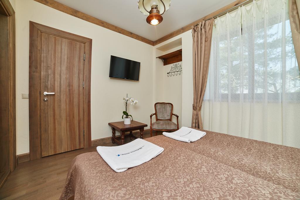 Medziotoju Sostine Hotel Kunioniai Exterior photo